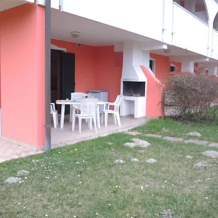 First Floor With Pool Apartment